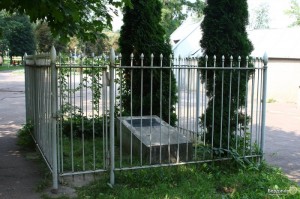 Grave of Rabbi Elnezer Liber 'Great' (died in 1771) in the central park. XXI century